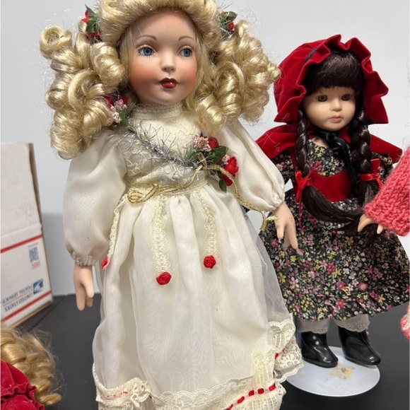 Collectibles dolls - Picture 5 of 5